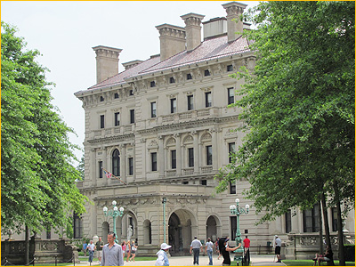 the breakers newport ri mansions